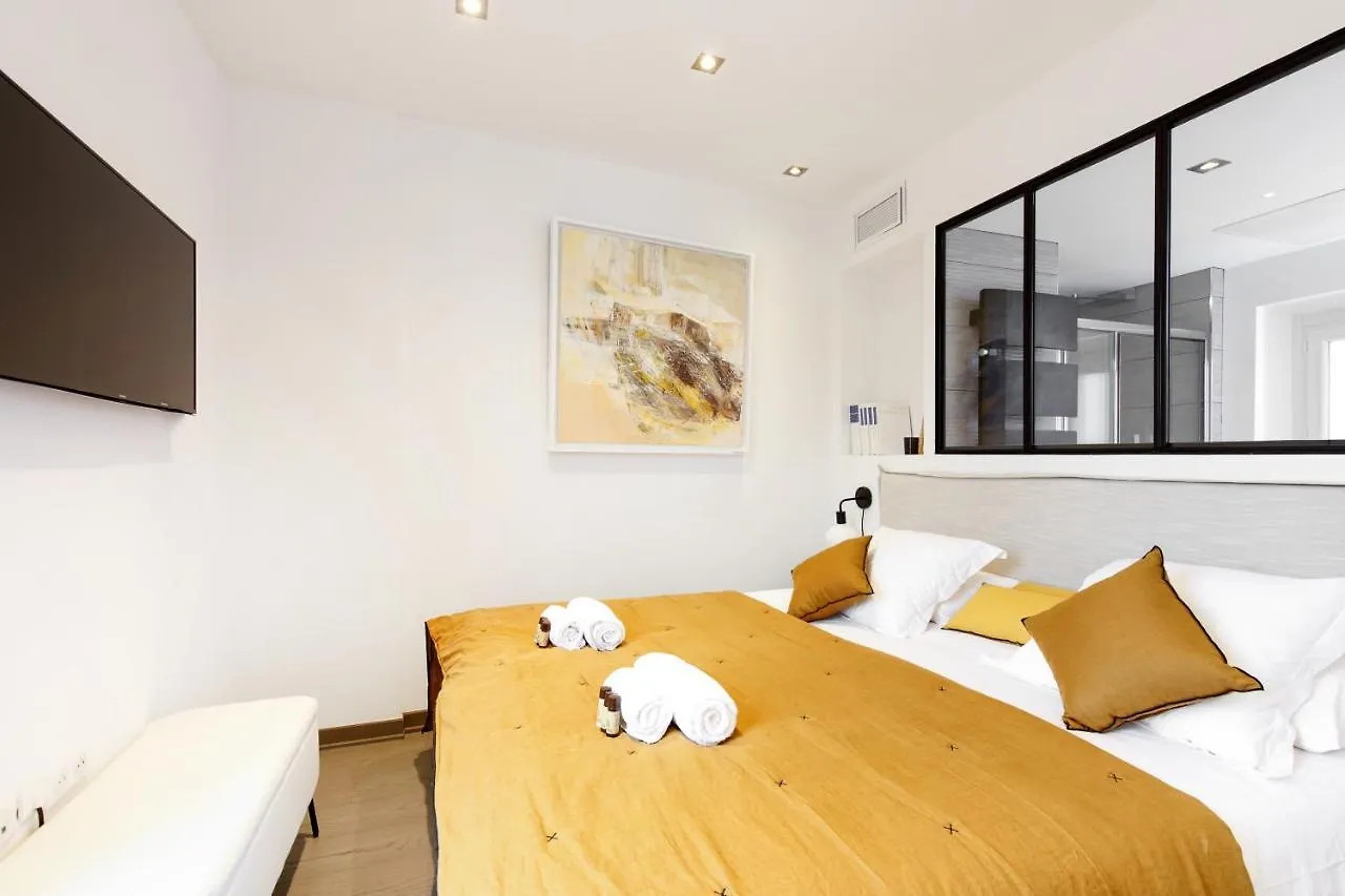 Ginabelayourhosthelper Saint-Tropez Apartment